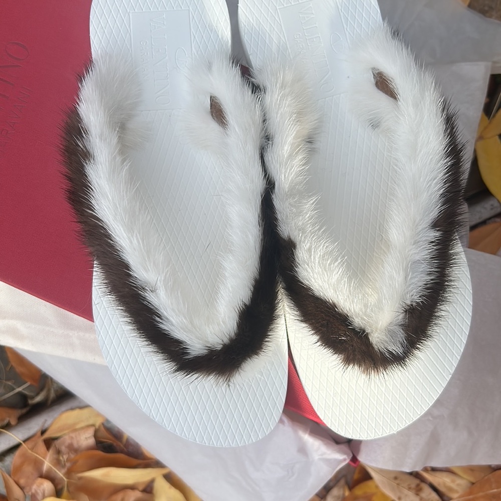 SALE!!! NEW! Valentino Garavani Mink Fur Flip-Flops size 7